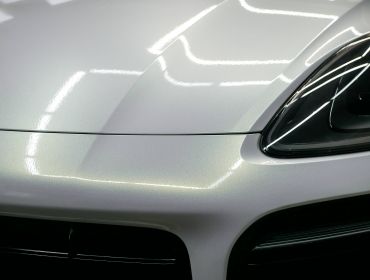 Оклейка в глянцевый полиуретан ксералик Porsche Cayenne