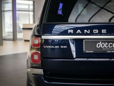 Range Rover Vogue - Оклейка в глянцевую полиeретановую плёнку VEGA