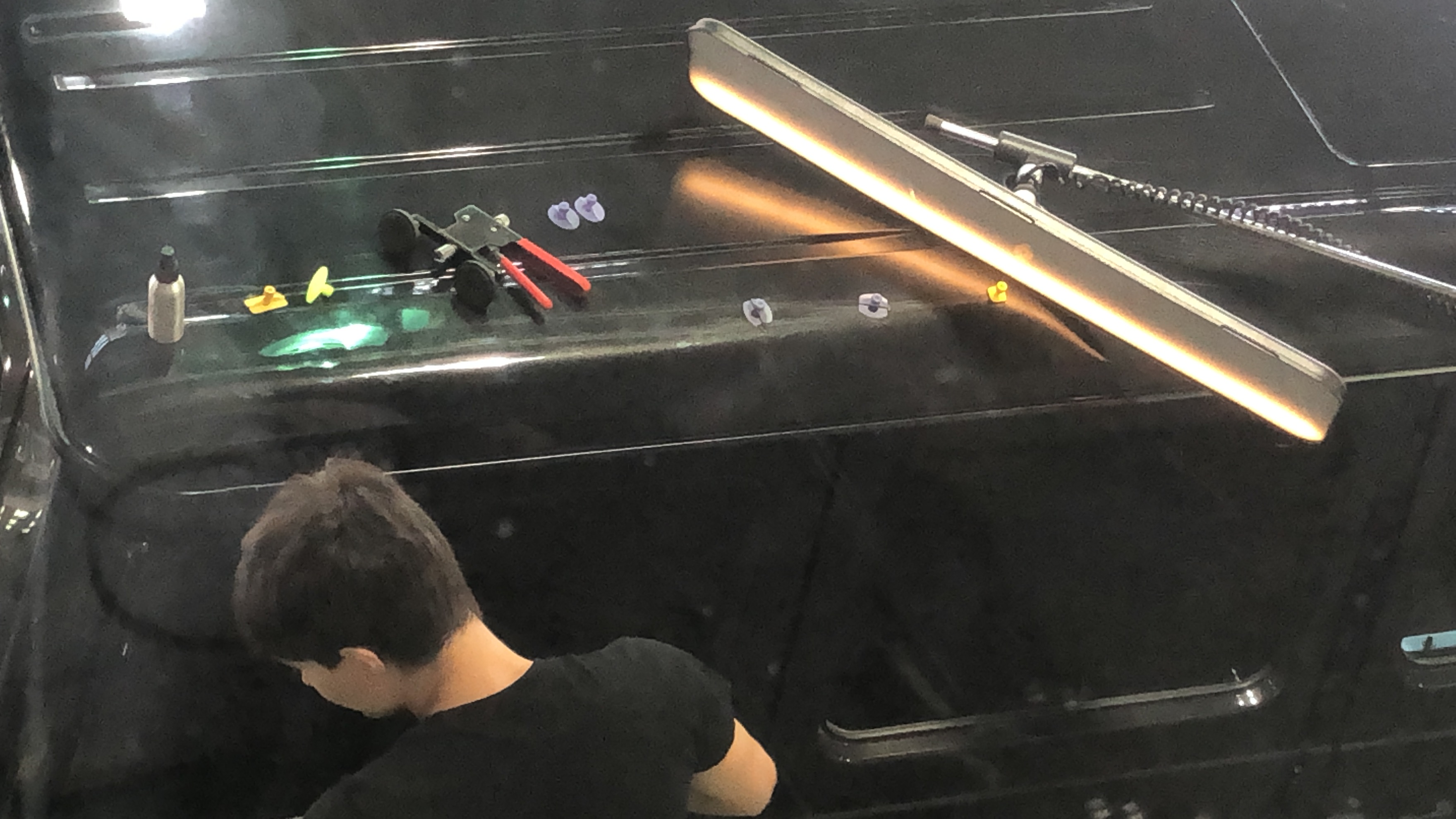 Удаление вмятин без покраски по технологии PDR