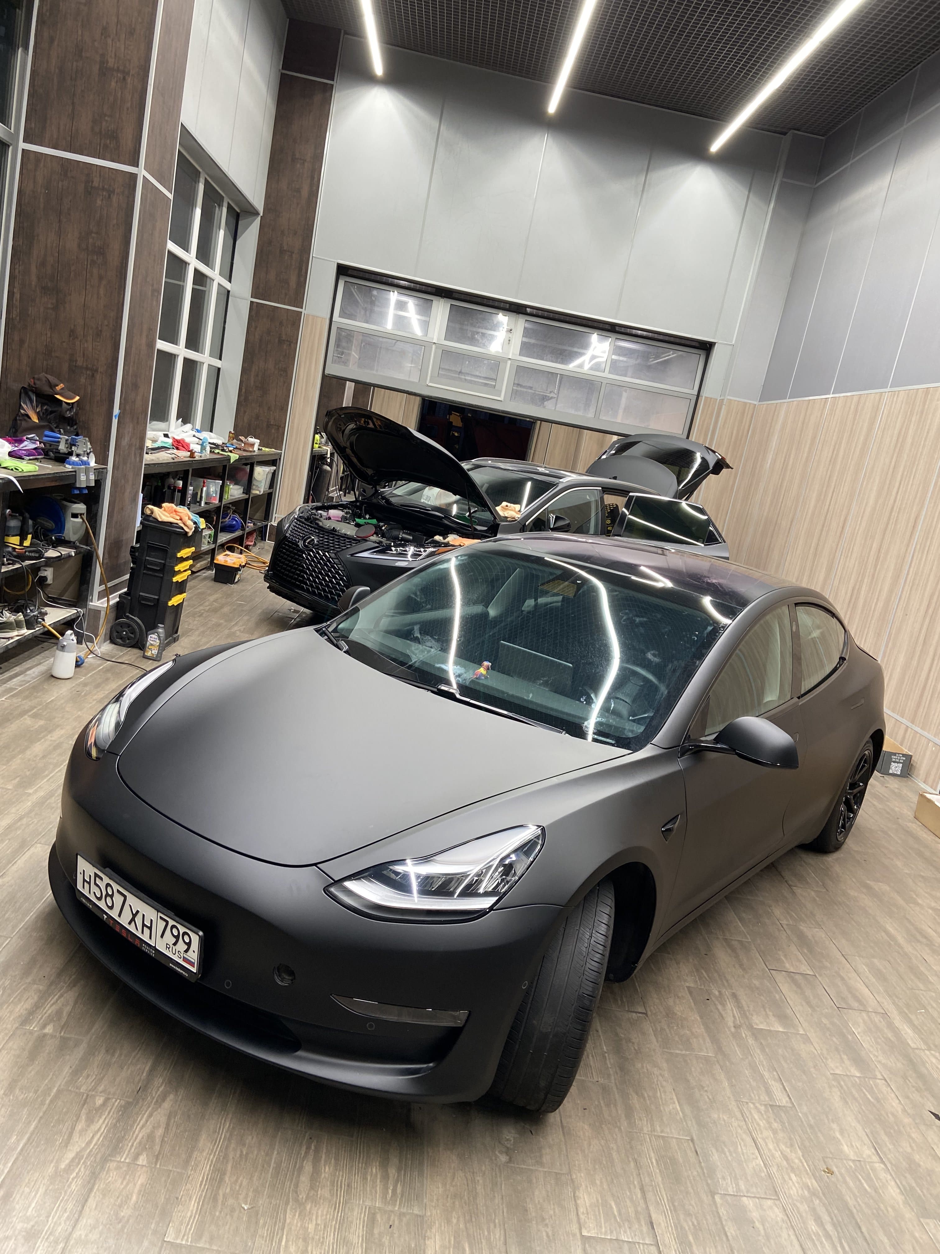 Оклейка матовая полиуретановая плёнка Tesla Model 3